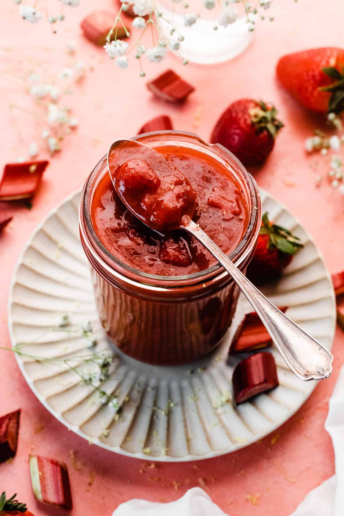 Craft Perfect Strawberry Rhubarb Sauce: Simple Ingredients & Dietary Tips